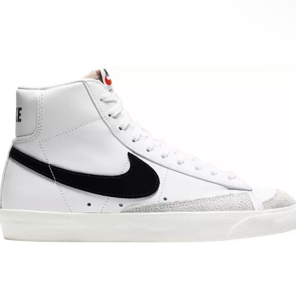 Nike Women's Blazer Mid 77 Shoes